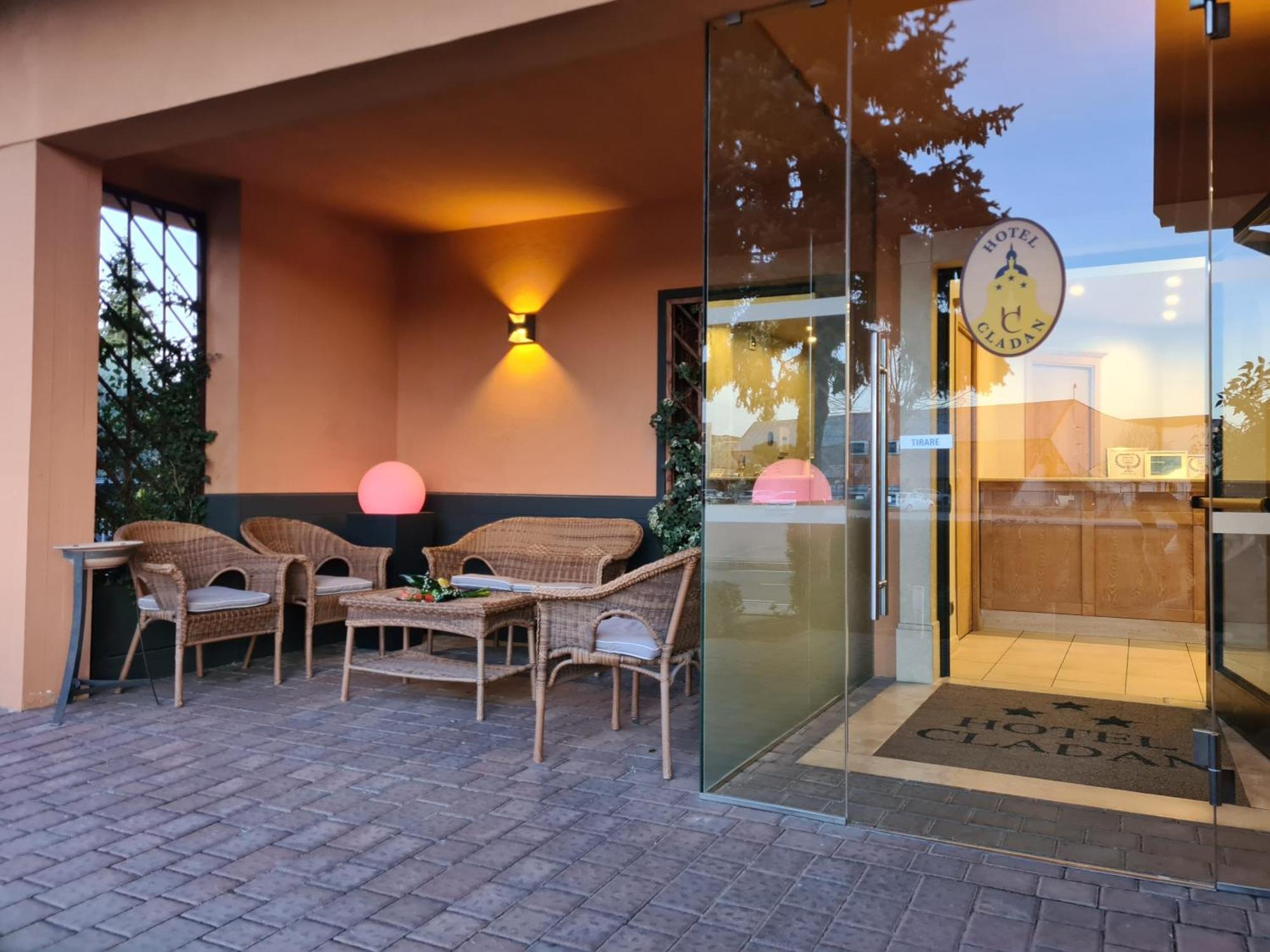 אסיסי Hotel Cladan מראה חיצוני תמונה