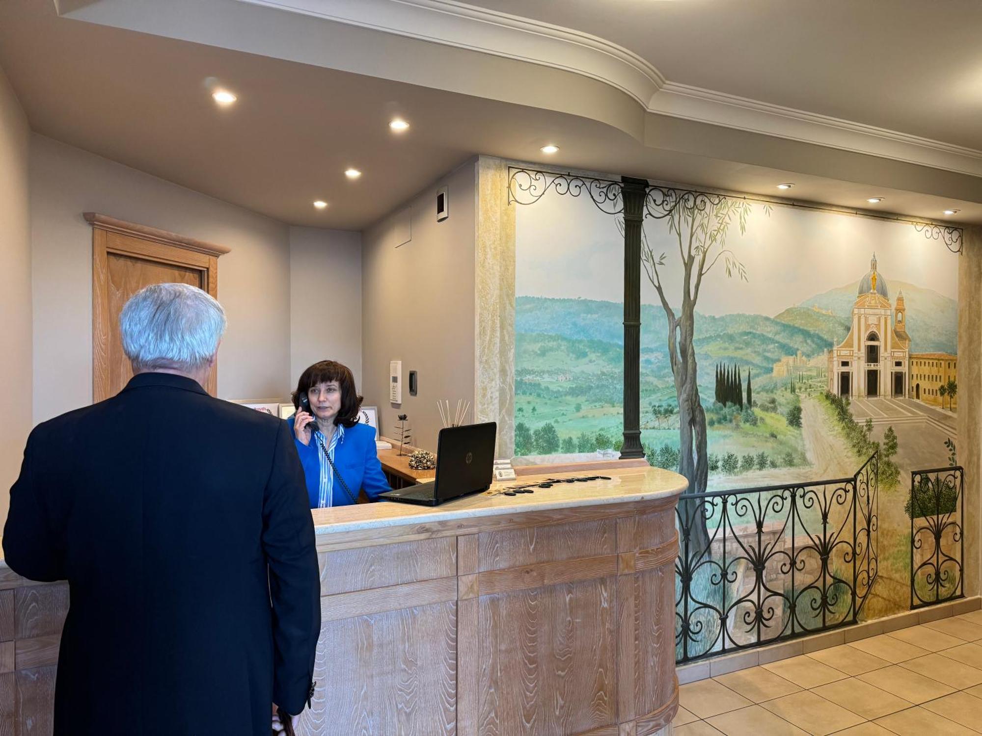 אסיסי Hotel Cladan מראה חיצוני תמונה
