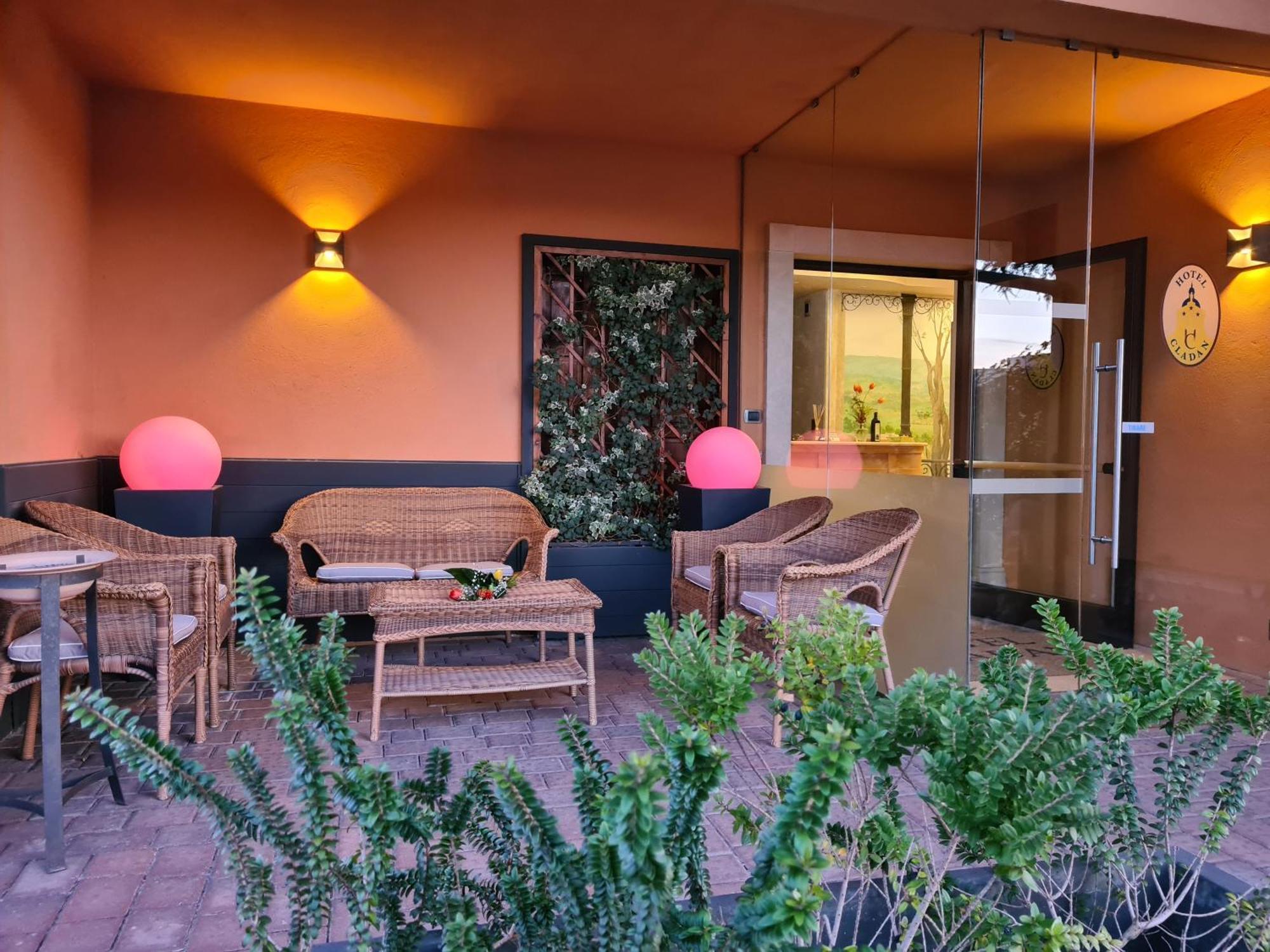 אסיסי Hotel Cladan מראה חיצוני תמונה