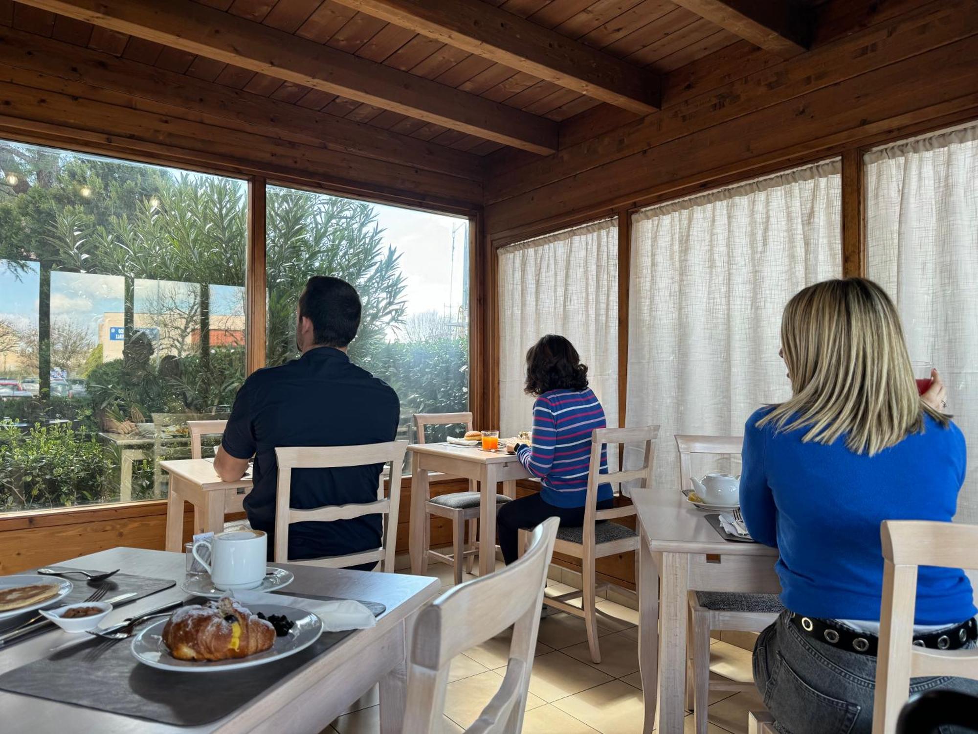 אסיסי Hotel Cladan מראה חיצוני תמונה