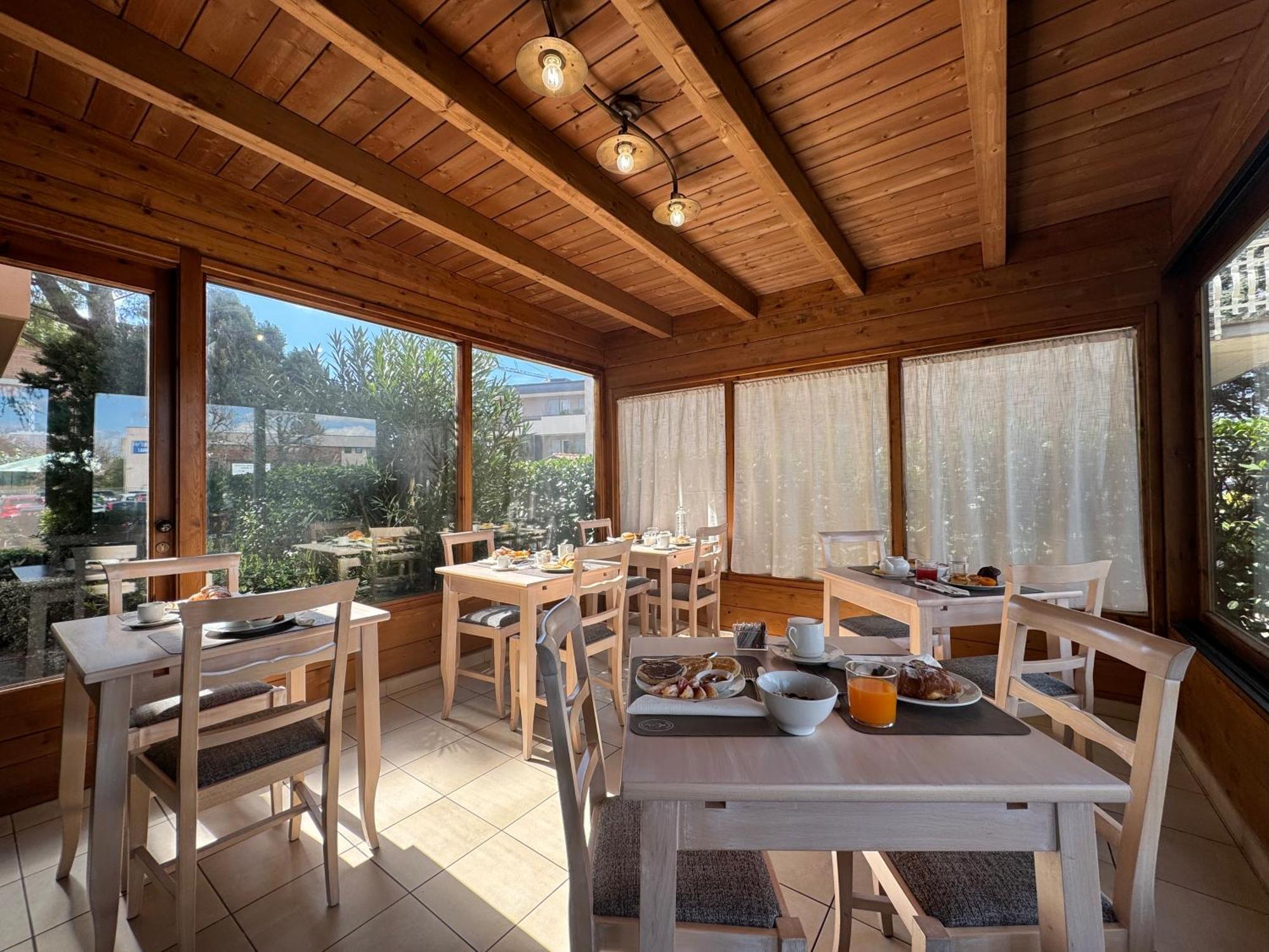 אסיסי Hotel Cladan מראה חיצוני תמונה