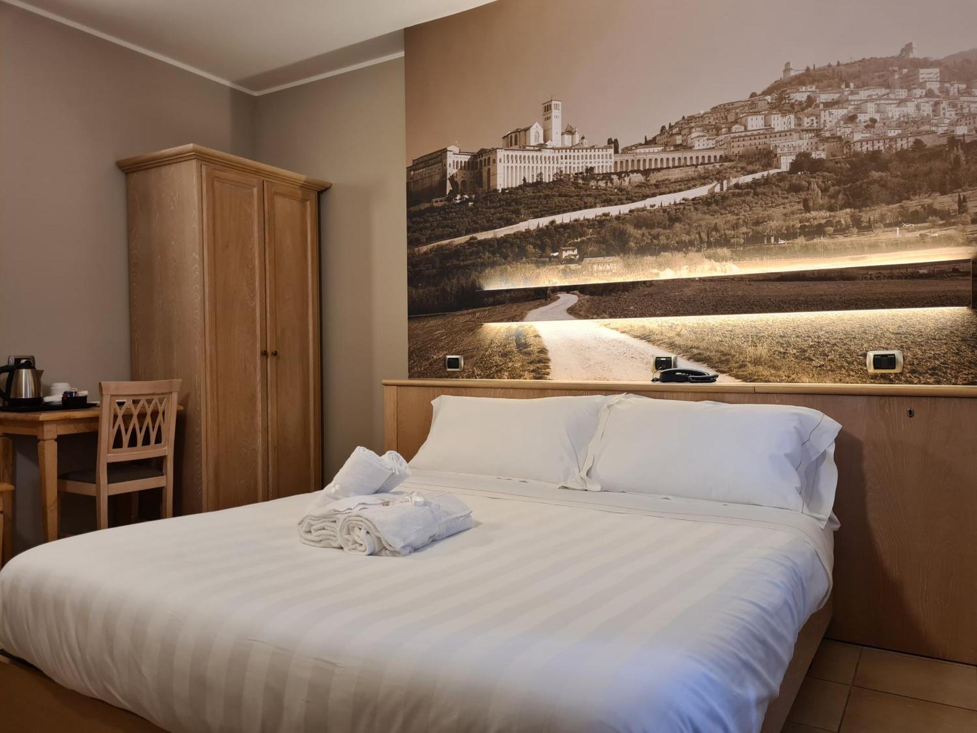 אסיסי Hotel Cladan מראה חיצוני תמונה