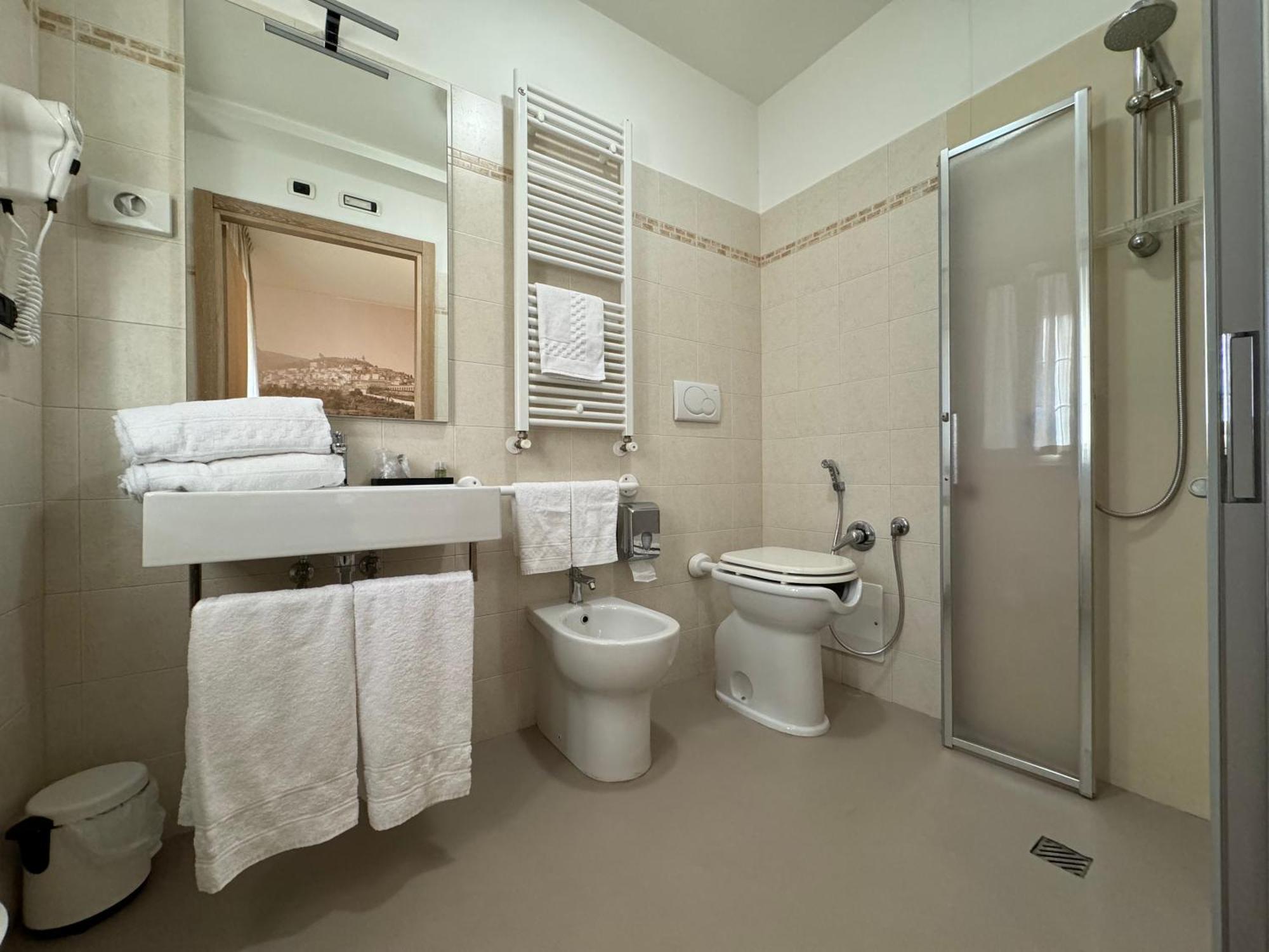 אסיסי Hotel Cladan מראה חיצוני תמונה