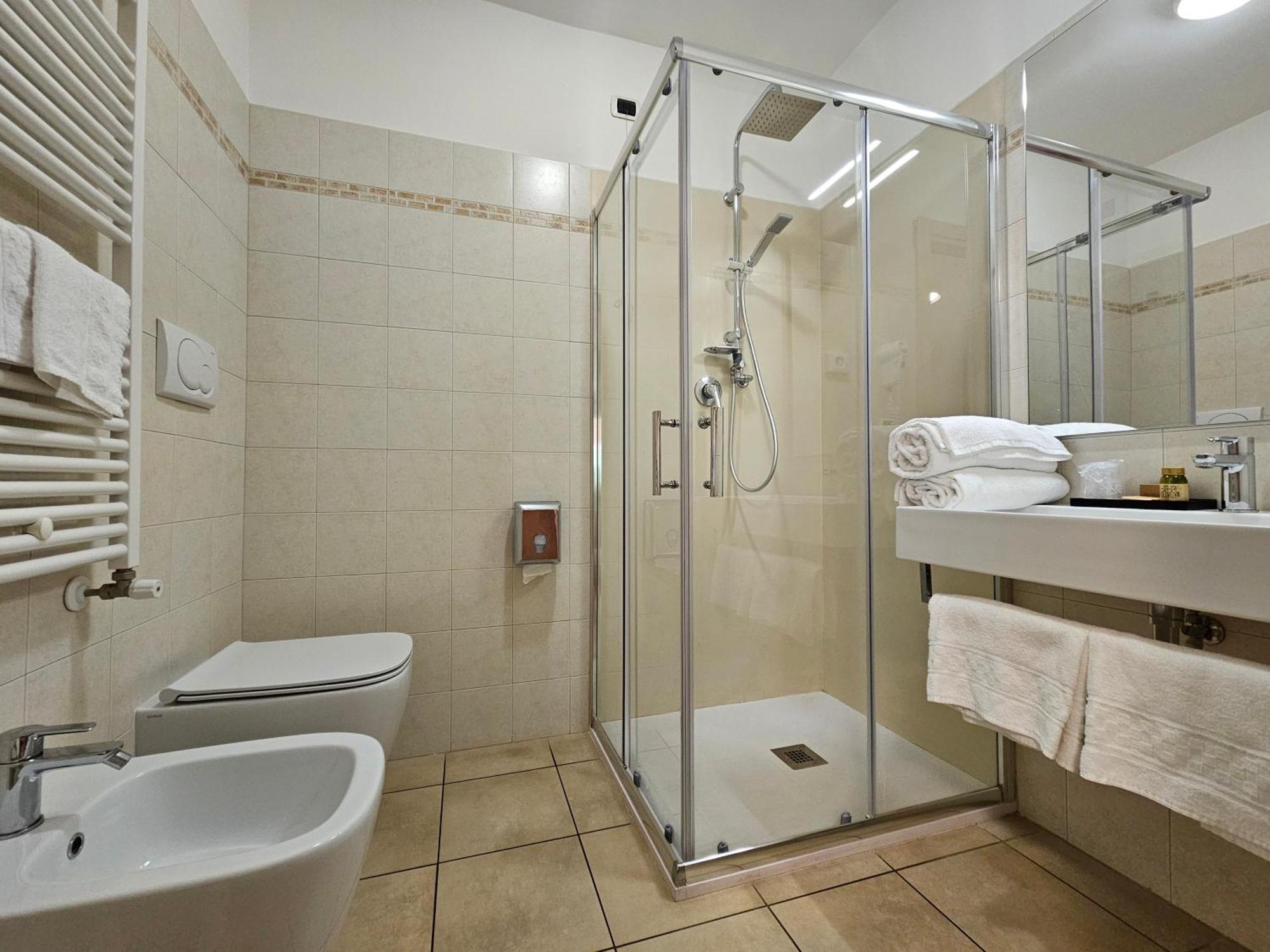 אסיסי Hotel Cladan מראה חיצוני תמונה