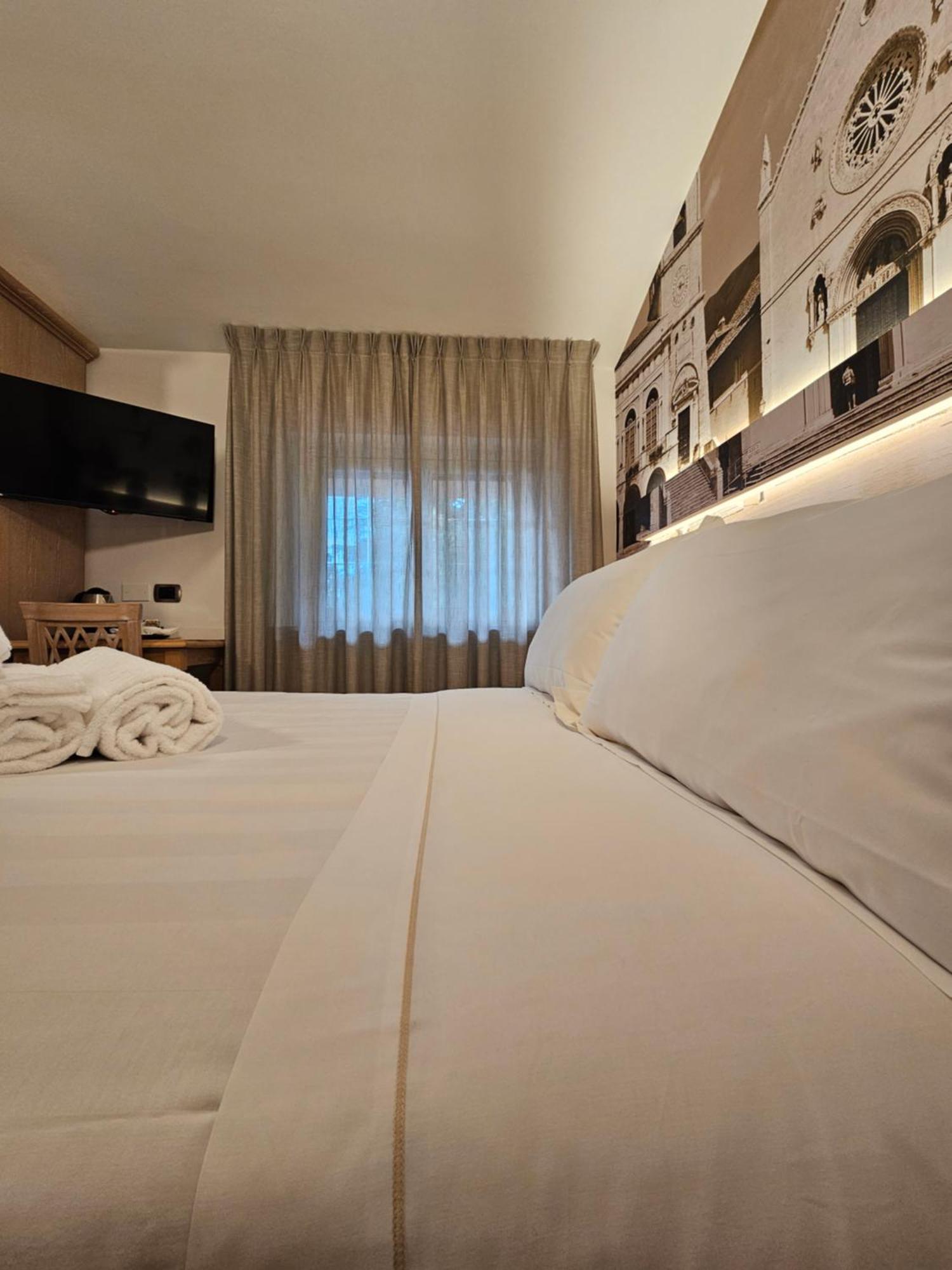 אסיסי Hotel Cladan מראה חיצוני תמונה