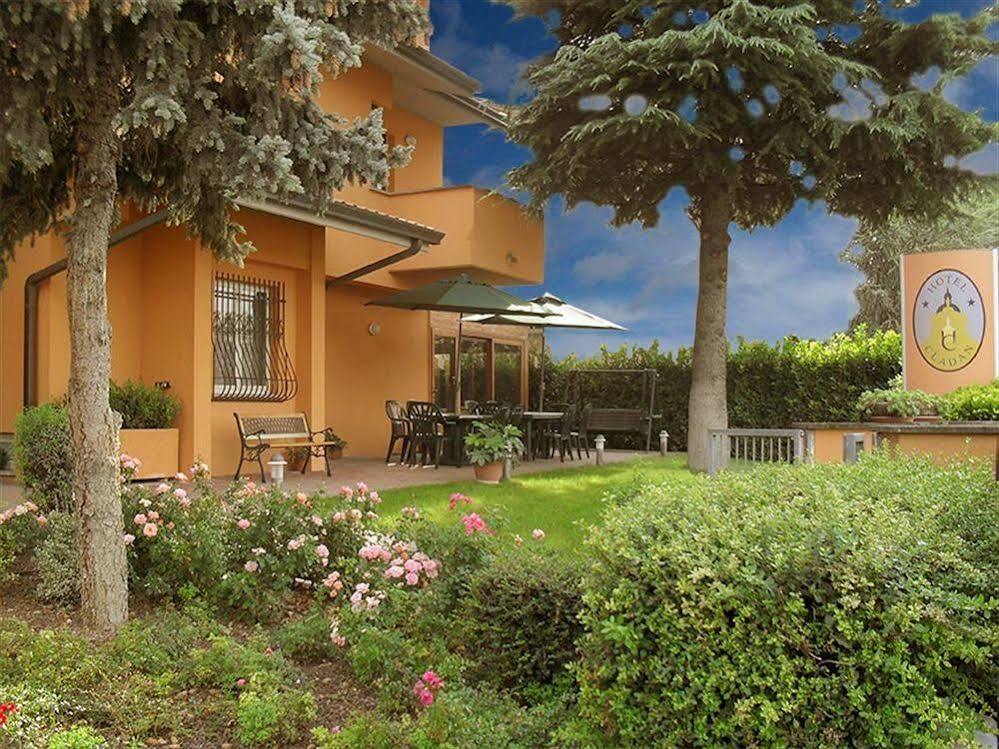 אסיסי Hotel Cladan מראה חיצוני תמונה